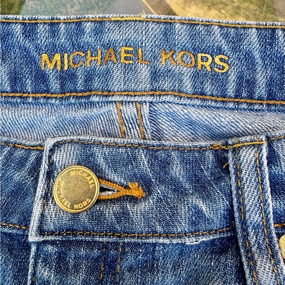 Frayed Hem Capri Jeans - Picture 5 of 8